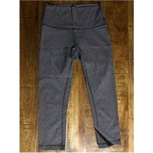 LULULEMON CROPPED LEGGINGS
